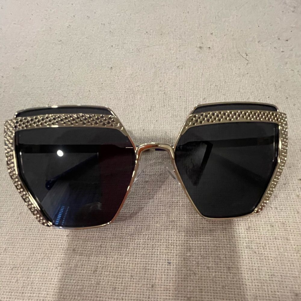 Oxydo Cat Eye Sunglasses - Picture 16 of 17